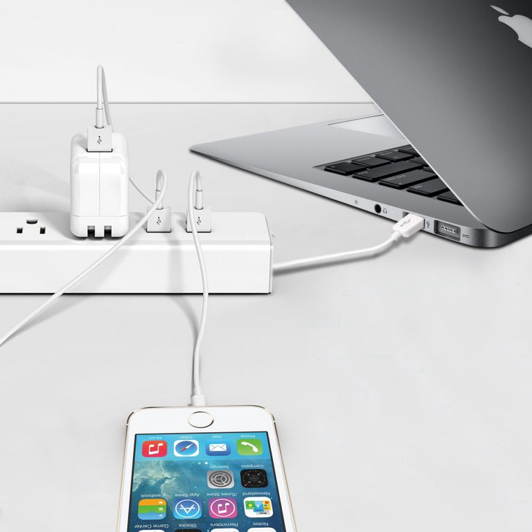 iag-4-ac-outlet-4-port-usb-charger-lifestyle